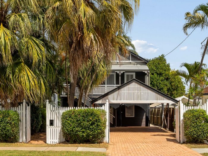 68 King Arthur Terrace Tennyson QLD 4105, Australia