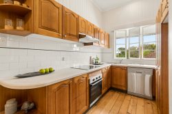 68 King Arthur Terrace Tennyson QLD 4105, Australia