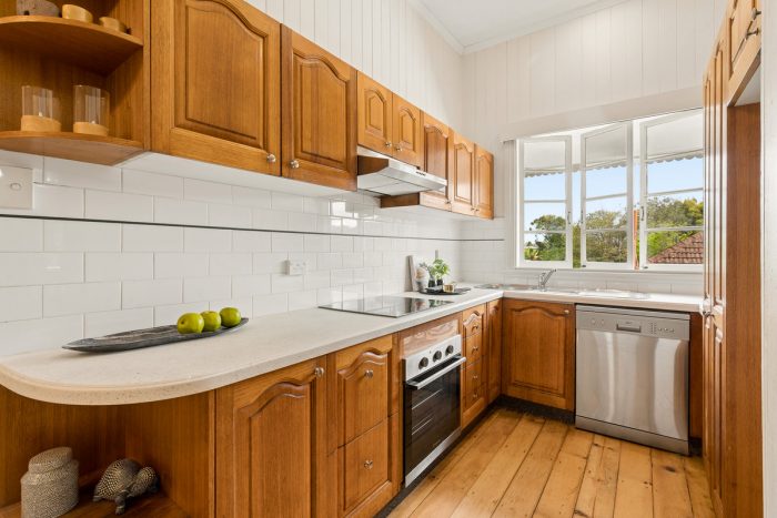 68 King Arthur Terrace Tennyson QLD 4105, Australia