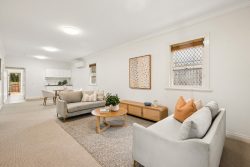 68 King Arthur Terrace Tennyson QLD 4105, Australia