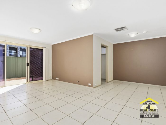Unit 3/2 Frank Oliveri Dr Chipping Norton NSW 2170, Australia