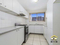Unit 3/2 Frank Oliveri Dr Chipping Norton NSW 2170, Australia
