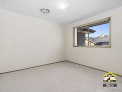 Unit 3/2 Frank Oliveri Dr Chipping Norton NSW 2170, Australia