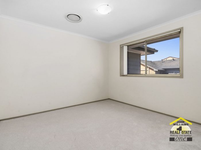 Unit 3/2 Frank Oliveri Dr Chipping Norton NSW 2170, Australia
