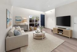 42 S Bay Dr Varsity Lakes QLD 4227, Australia