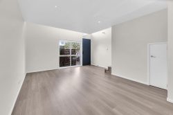 42 S Bay Dr Varsity Lakes QLD 4227, Australia