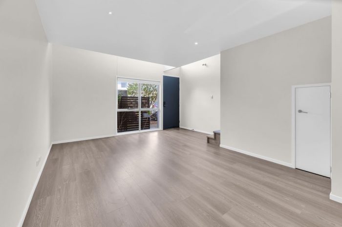42 S Bay Dr Varsity Lakes QLD 4227, Australia