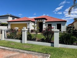 14 Ken Cres Helensvale QLD 4212, Australia
