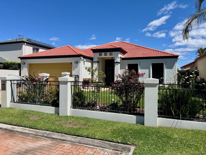 14 Ken Cres Helensvale QLD 4212, Australia
