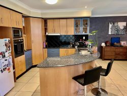 14 Ken Cres Helensvale QLD 4212, Australia