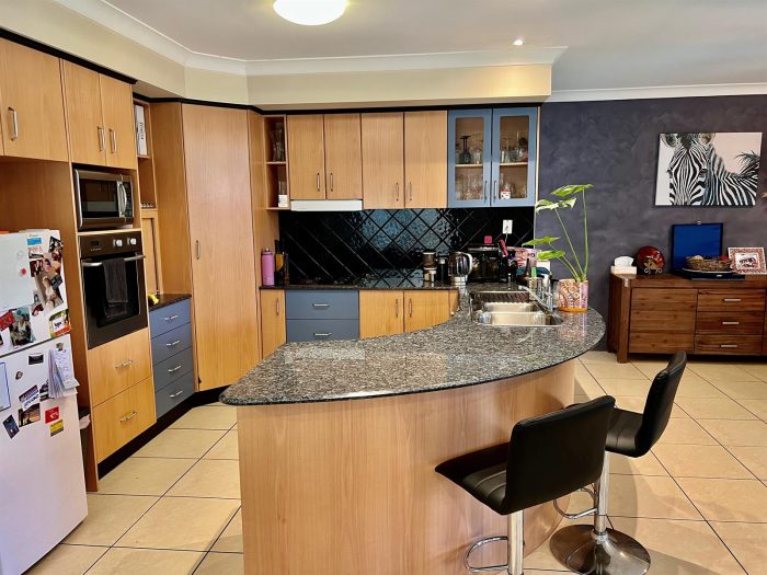 14 Ken Cres Helensvale QLD 4212, Australia