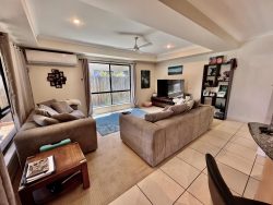 14 Ken Cres Helensvale QLD 4212, Australia