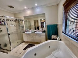 14 Ken Cres Helensvale QLD 4212, Australia