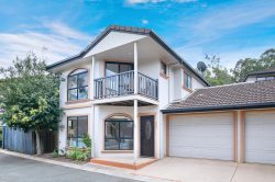 Unit 32/12 Greendale Way Carindale QLD 4152, Australia