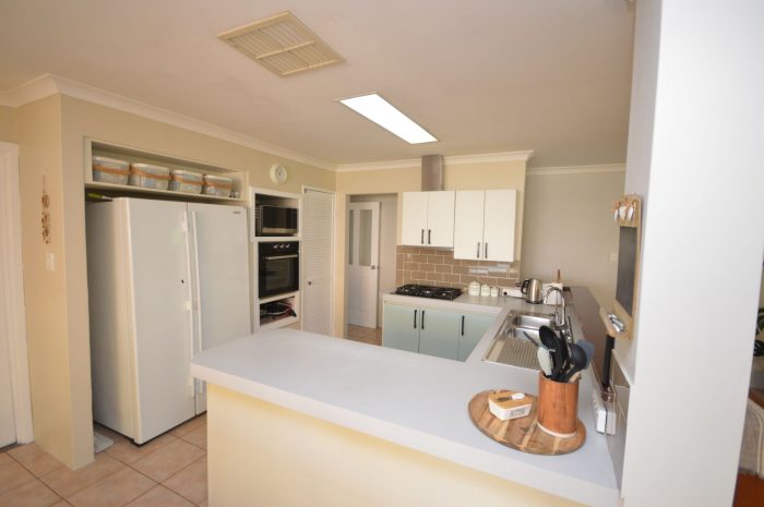 4 Horta Ln Secret Harbour WA 6173, Australia
