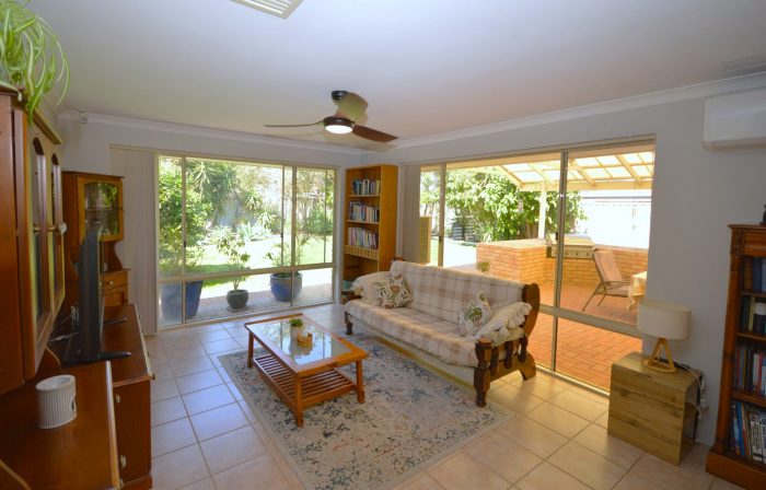 4 Horta Ln Secret Harbour WA 6173, Australia