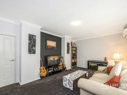 8 Greendale Pl Kelmscott WA 6111, Australia