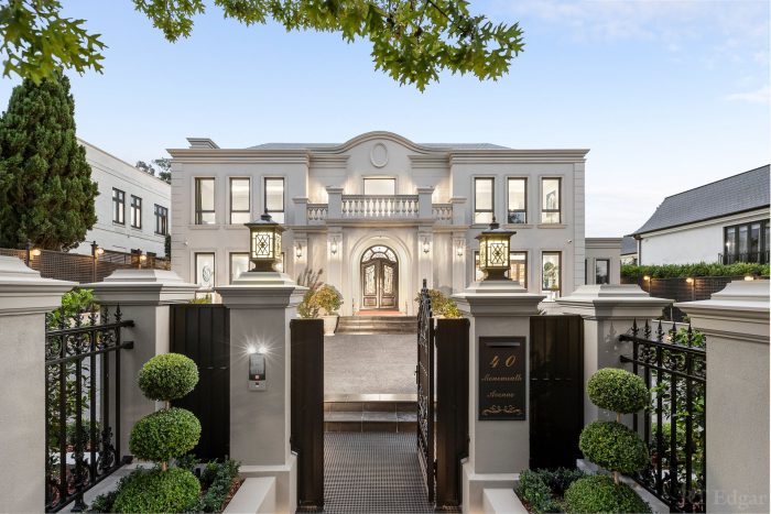 40 Monomeath Ave Canterbury VIC 3126, Australia