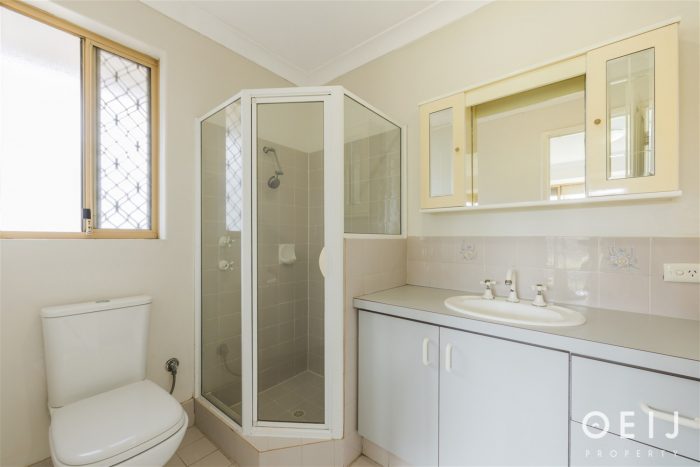 16 Sunshine Pl Bibra Lake WA 6163, Australia