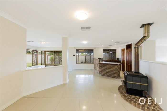 16 Sunshine Pl Bibra Lake WA 6163, Australia