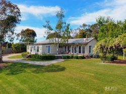 319 Old Koonwarra-Meeniyan Rd Koonwarra VIC 3954, Australia