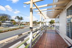 405 Oxley Ave Redcliffe QLD 4020, Australia
