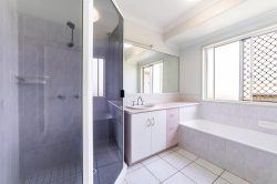 12 Percy Ct Glenella QLD 4740, Australia