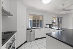 26 Wheeler Dr Glenella QLD 4740, Australia