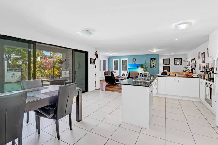 2/4 Stephanie Cl Mudjimba QLD 4564, Australia