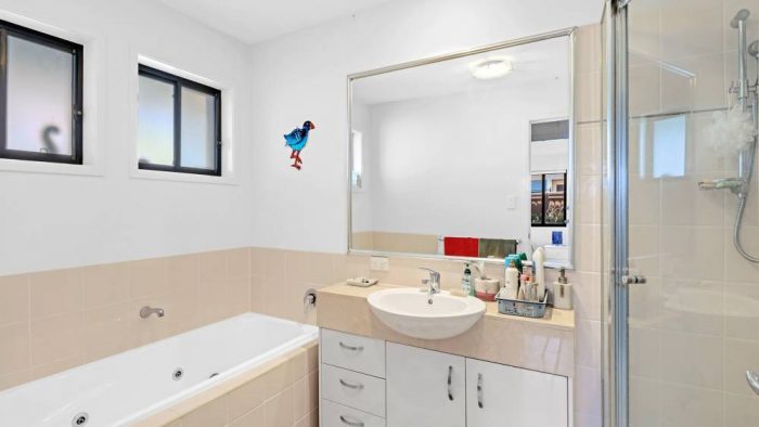 2/4 Stephanie Cl Mudjimba QLD 4564, Australia