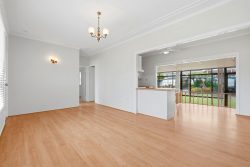 39 Robin Cres Woy Woy NSW 2256, Australia