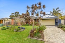 23 Sir Thomas Dr Pakenham VIC 3810, Australia