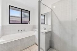 23 Sir Thomas Dr Pakenham VIC 3810, Australia