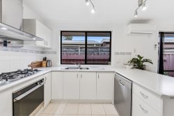 23 Sir Thomas Dr Pakenham VIC 3810, Australia