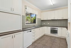 17 Steven St Waterford Park VIC 3658, Australia
