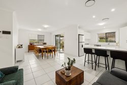 61 Cowie Rd Carseldine QLD 4034, Australia