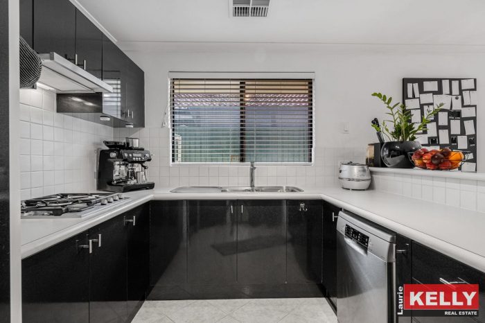 Unit 2/181 Surrey Rd Rivervale WA 6103 Australia