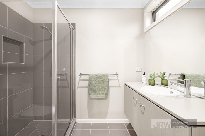 2 Tiernan St Glen Waverley VIC 3150, Australia