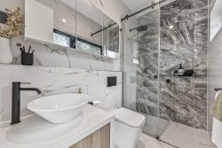 1/577 Waverley Rd Glen Waverley VIC 3150, Australia