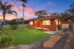 29 Wentworth Ave Woy Woy NSW 2256, Australia